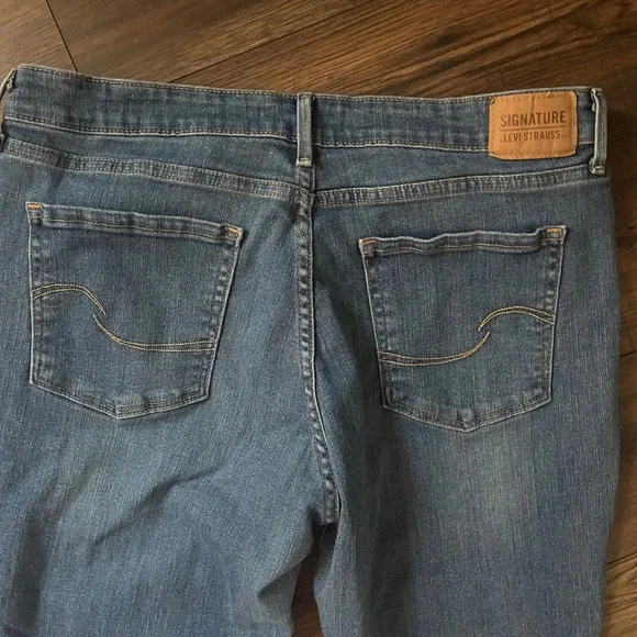 Levis Classic Boot Cut Jeans Women's Size 14 Medium Wash Blue Mid-Rise Stretch - Picture 8 of 9